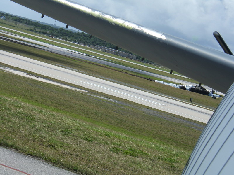USAF-B-2-crash-Guam1.jpg