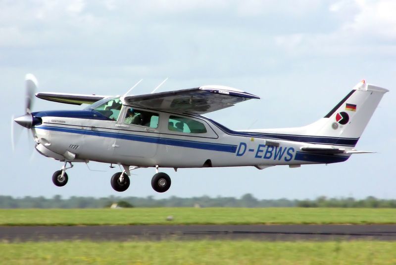 Cessna-210-1.jpg