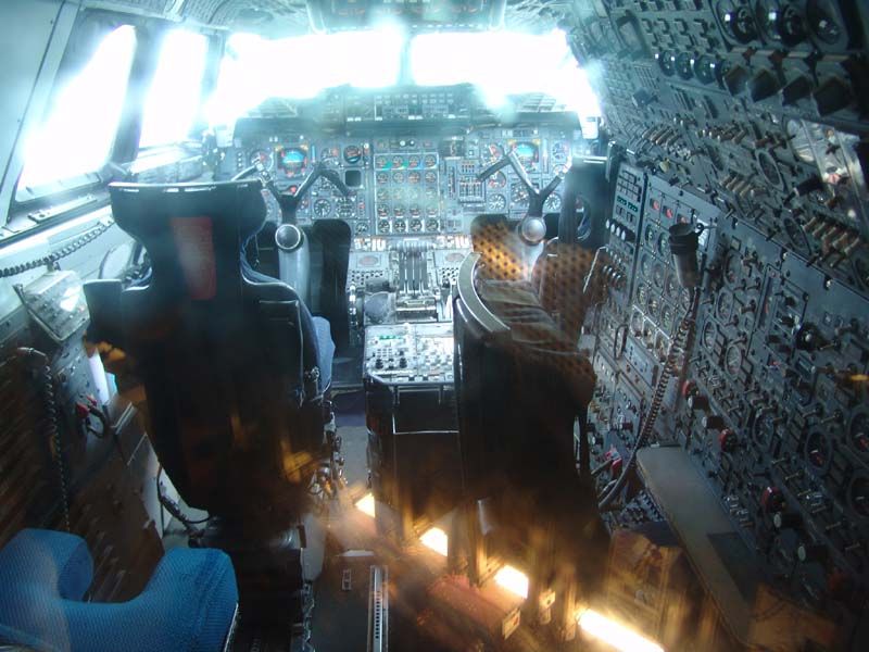 36_Concorde-Cockpit.jpg