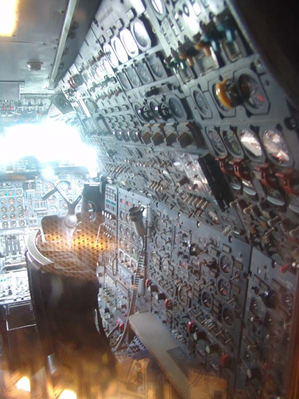 37_Concorde-Cockpit.jpg